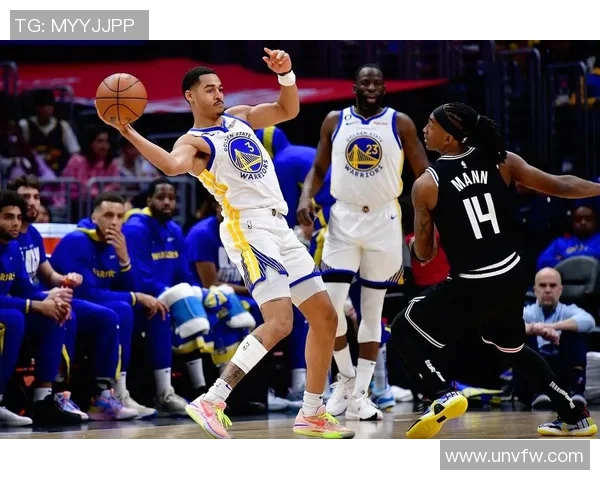 勇士客场力克快船，系列赛2-1领先：不屈斗志引领新时代篮球传奇